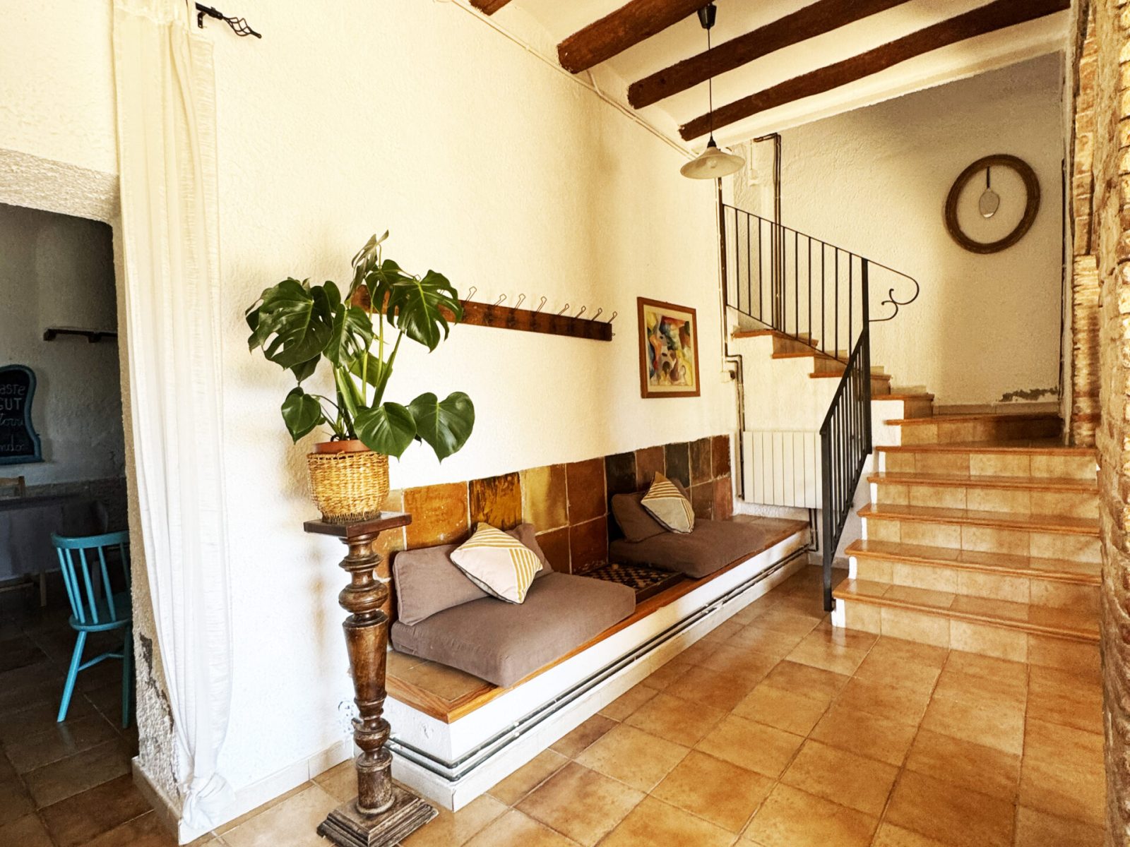 01_SALON ESCALERA